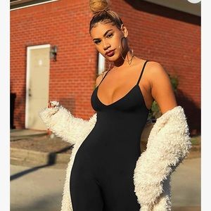 V-neck jumpsuit, size Medium